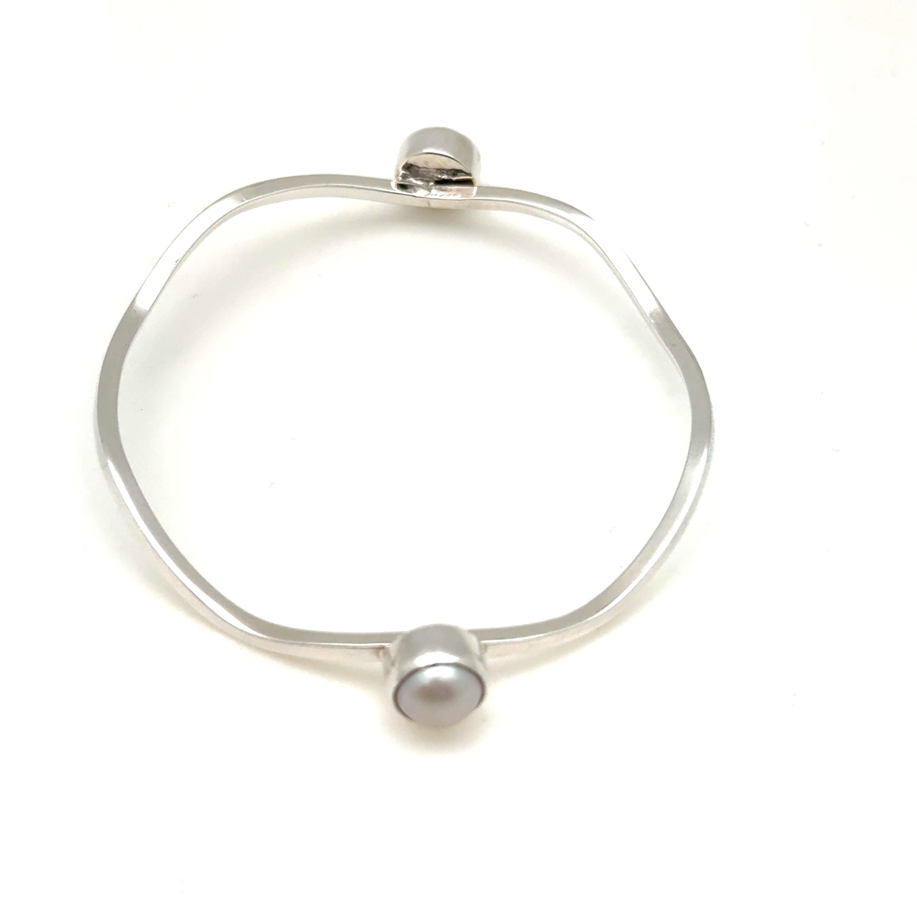 Wavy Double Pearl Bangle