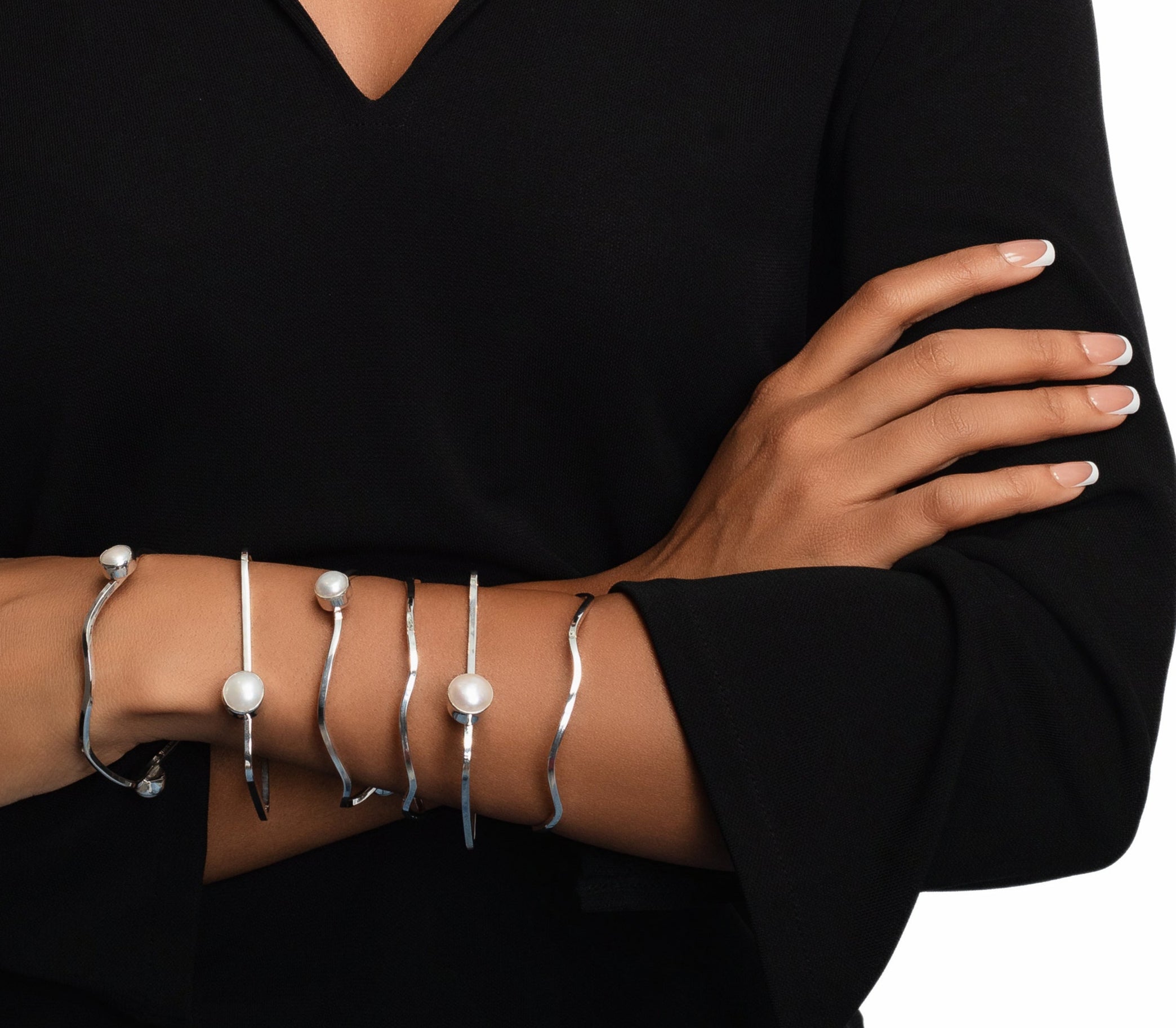 Wavy Double Pearl Bangle