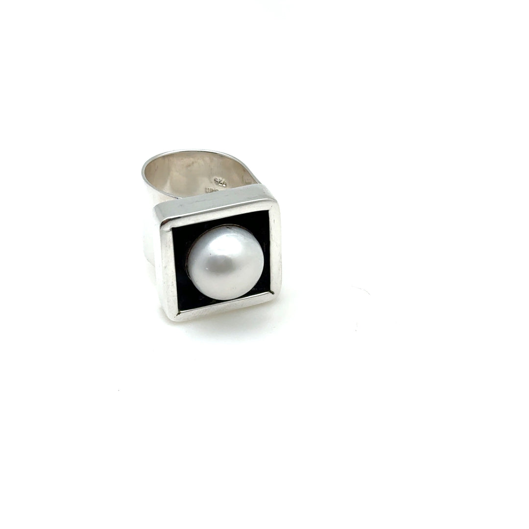 Cultured Freshwater Pearl Square Ring